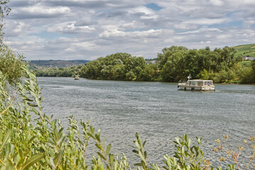 An der Mosel beim Weinort Kesten
