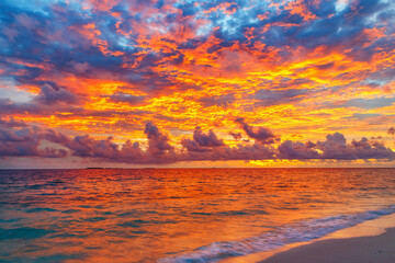 Fototapeta na wymiar Colorful sunset over ocean on Maldives
