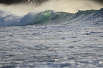 The sea brings out its most beautiful waves for surfing © alexisftv