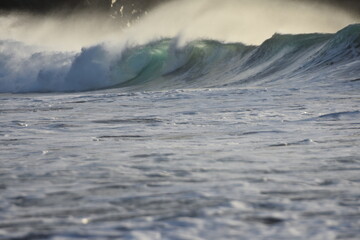 The sea brings out its most beautiful waves for surfing © alexisftv