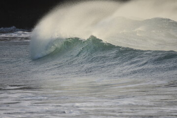 The sea brings out its most beautiful waves for surfing © alexisftv