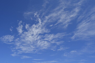 Cielo azzurro nuvole rarefatte