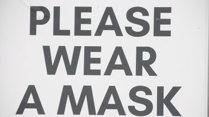 Please wear a mask sign in large print black and white