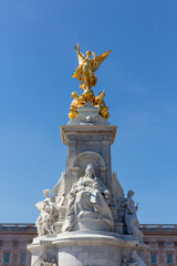 Fototapeta na wymiar Victoria Memorial at Buckingham Palace