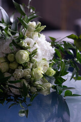 Obraz na płótnie Canvas Beautiful wedding bouquet of white roses
