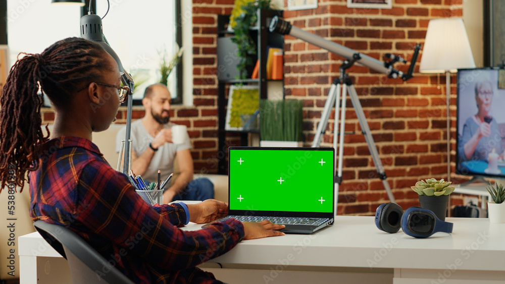 Poster african american woman working with greenscreen display on laptop, using blank copy space background