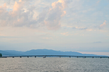 滋賀県の琵琶湖と近江大橋