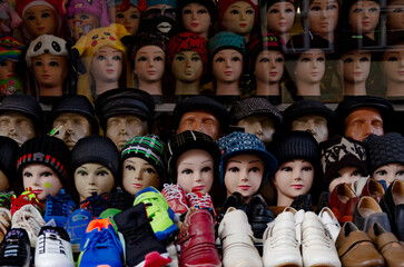 Skurille Fensterdekoration in Quedlinburg