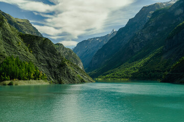 Naklejka na ściany i meble lake and mountain view in the Alps 