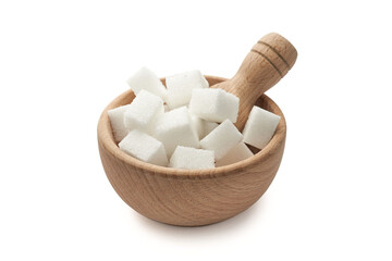 Cukier biały  w dużych kostkach w drewnianej miseczce na białym tle