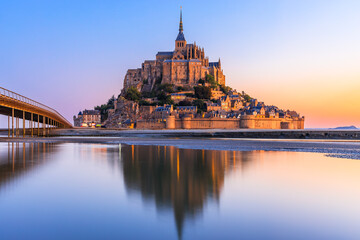 Mont Saint-Michel. View from the southeast during sunrise. Normandy, France. - obrazy, fototapety, plakaty