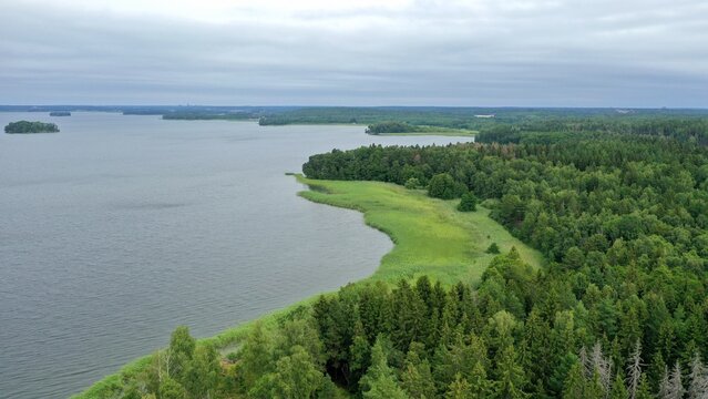 sur les bords du lac M&auml;lar (M&auml;laren) en Su&egrave;de	