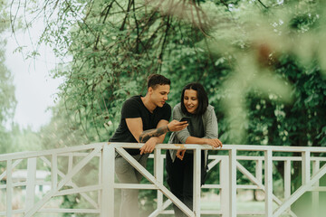 Close up of couple on the phone