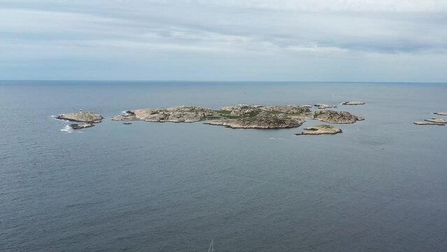 survol de la r&eacute;serve naturel de Tjurpannans sur la c&ocirc;te su&eacute;doise