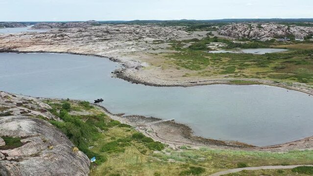 survol de la r&eacute;serve naturel de Tjurpannans sur la c&ocirc;te su&eacute;doise