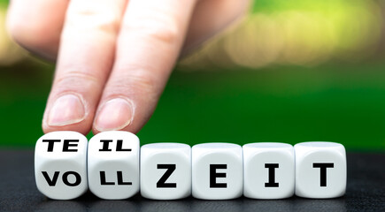 Hand turns dice and changes the German expression 'vollzeit' (full time) to 'teilzeit' (part time).
