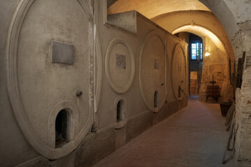 Ancient underground wine cellar with concrete container for wine fermentation - 538849880