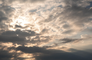 Obraz premium Dramatic cloudy sky and sun rays during a beautiful autumn morning on top of the mountains.