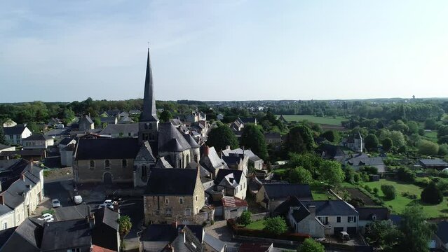 Clocher Tors de l'&eacute;glise de Vieil Baug&eacute; (49)
