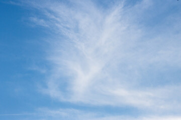 Nuage sur un ciel bleu 