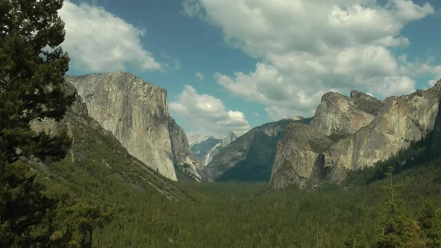 Yosemite National Park with moving clouds and forest, Timelapse
Yosemite National Park California USA, 2021
