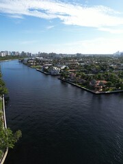 Obraz premium Fort Lauderdale aerial shot shot of the canals near the beach
