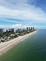 Naklejka premium Fort Lauderdale aerial shot of buildings and beach