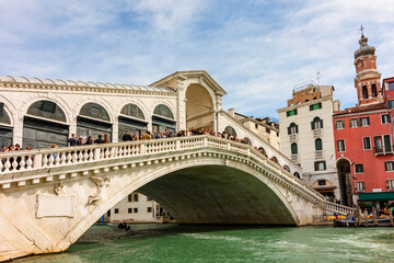 Obraz na płótnie Canvas Rialto bridge over Grand canal, Venice, Italy