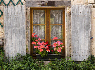 Fototapeta na wymiar Yevre le Chatel, Window