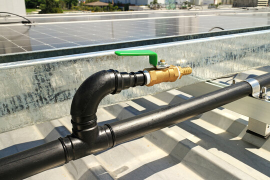 Brass Water Faucet with Thermal Welding Type HDPE Pipe on Roof for Solar Panel Cleaning
