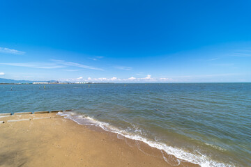 夏の青空と美しい簑島海岸（福岡県行橋市）