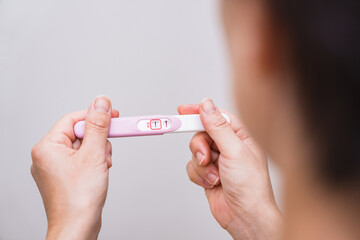 妊娠検査薬 の 陽性 で 妊娠 を確認する 【 不妊治療 の イメージ 】