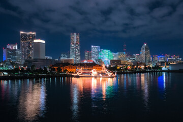 Obraz premium 神奈川県横浜市 大桟橋ふ頭から見るみなとみらいの夜景