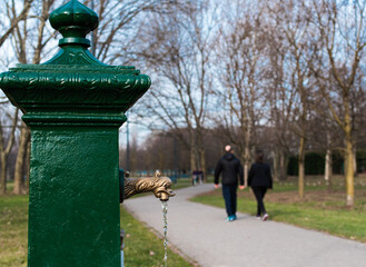 Fontana al parco d'inverno