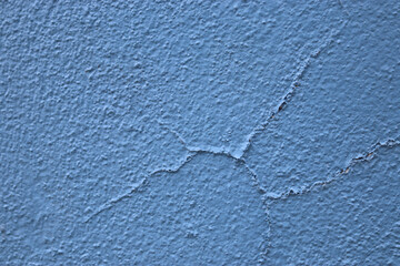 Problem of color painting on exterior concrete wall because of humid