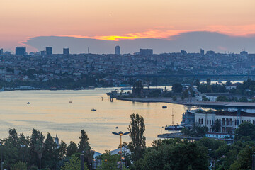 Obraz premium Evening view of Istanbul skyline, Turkey