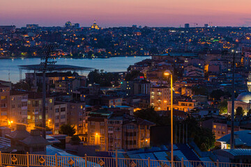 Obraz premium Evening view of Istanbul skyline, Turkey