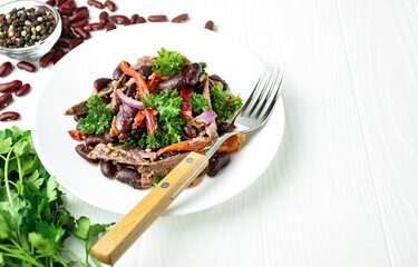Beef salad with beans and sweet pepper. Salad 