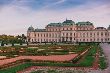 Naklejka premium belvedere palace in Vienna at sunset 