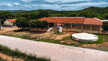 Obraz premium Povoado Vila Vilarejo Fazenda Cidade Pequena Rural Barra Parelhas Bacurau Rio Grande do Norte Sertão Agreste Nordeste Nordestino Paisagem Aérea Drone
