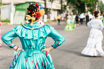 Obraz premium Parade of people with traditional clothing of the Mayan indigenous culture. Honduran folklore and daily life concept