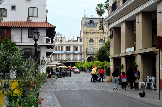 Centro de la Ciudad de Salta- SALTA ARGENTINA, Vista de la calle Caseros  y los principales edificios que la rodean-
