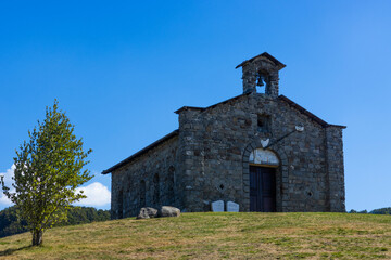 Fototapeta na wymiar Hills around the Church of the Madonna dell Orsaro, Parma, Italy