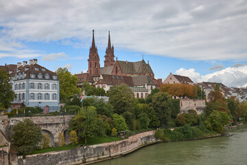 Fototapeta premium View of the cathedral of Basilea in Suiza from the river Rio.