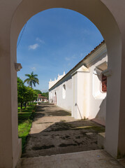 Perspectiva de uno de los costados de la Basílica de la ciudad de El Viejo, Nicaragua