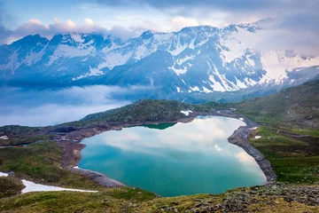 See in der Nähe von Gavia Pass am dramatischen Abend, Dolomiten, Norditalien © Aide