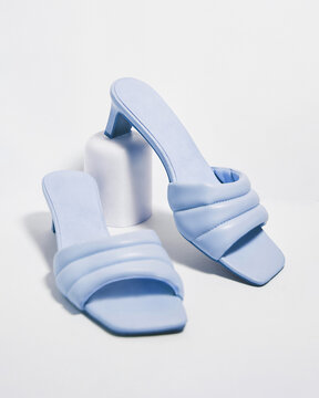 Par de zapatos de tac&oacute;n sexy mujer femenina elegante azul pastel