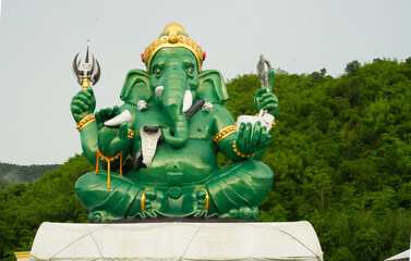 Ganesh, le dieu éléphant de la religion hindou dans le temple Chon Long région de Suan Pheng (Ratchaburi) en Thaïlande