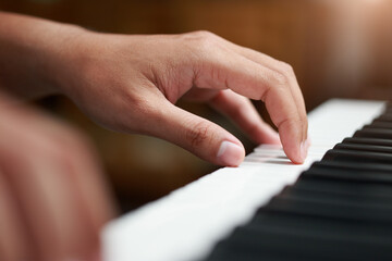 Fototapeta premium Close-up of male hands playing keyboard