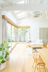 無人のリビングルーム